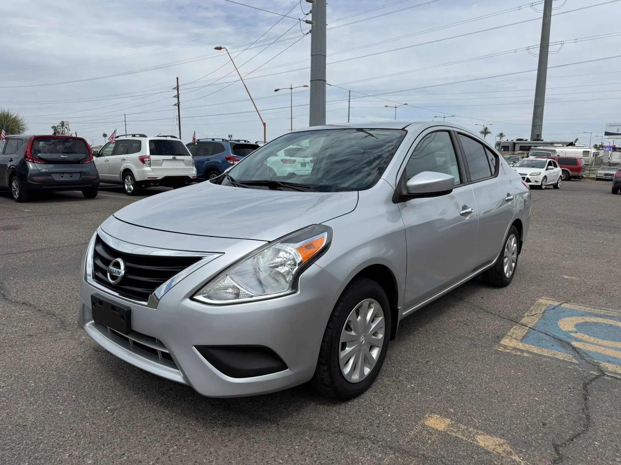 Used 2015 Nissan Versa SV image 4