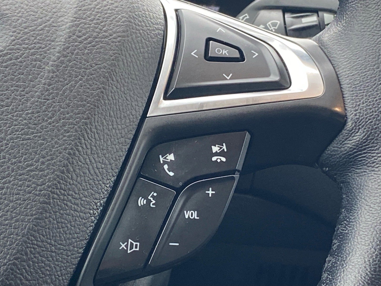 Certified 2022 Ford Edge SEL w/ Convenience Package image 9