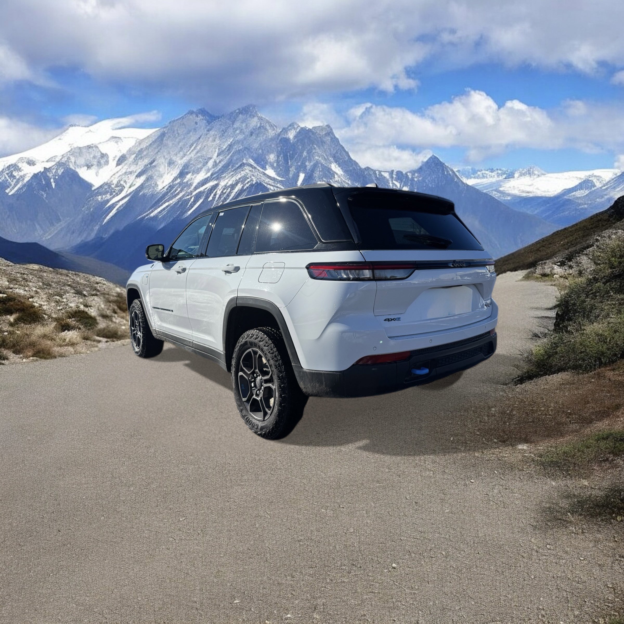 Used 2024 Jeep Grand Cherokee Trailhawk image 3