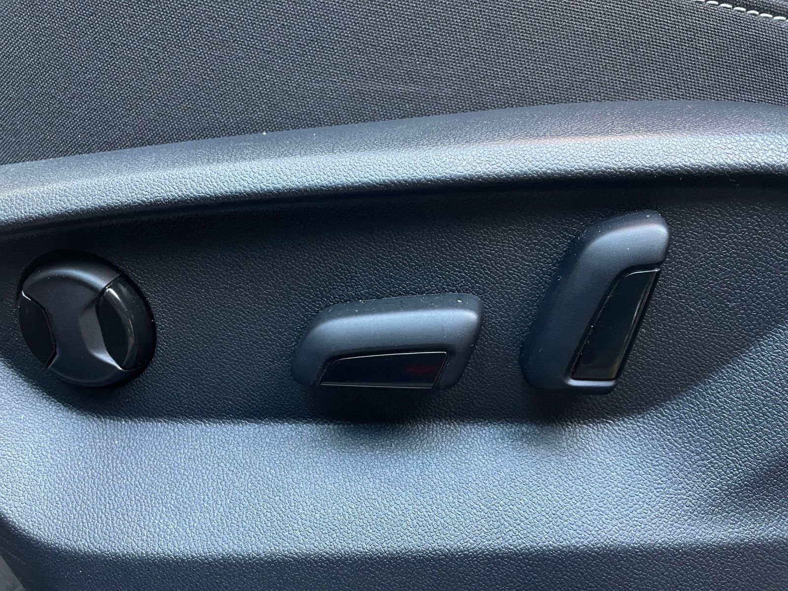 Used 2025 Volkswagen Atlas SE image 22