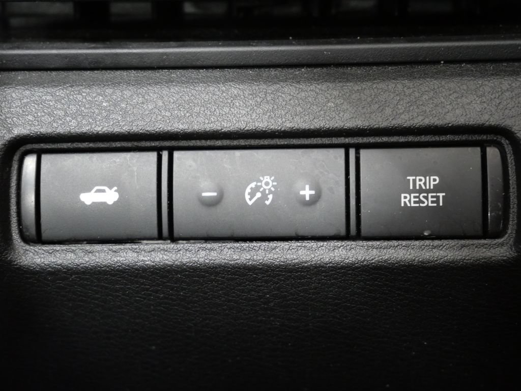 Used 2025 Nissan Altima 2.5 SV FWD image 14