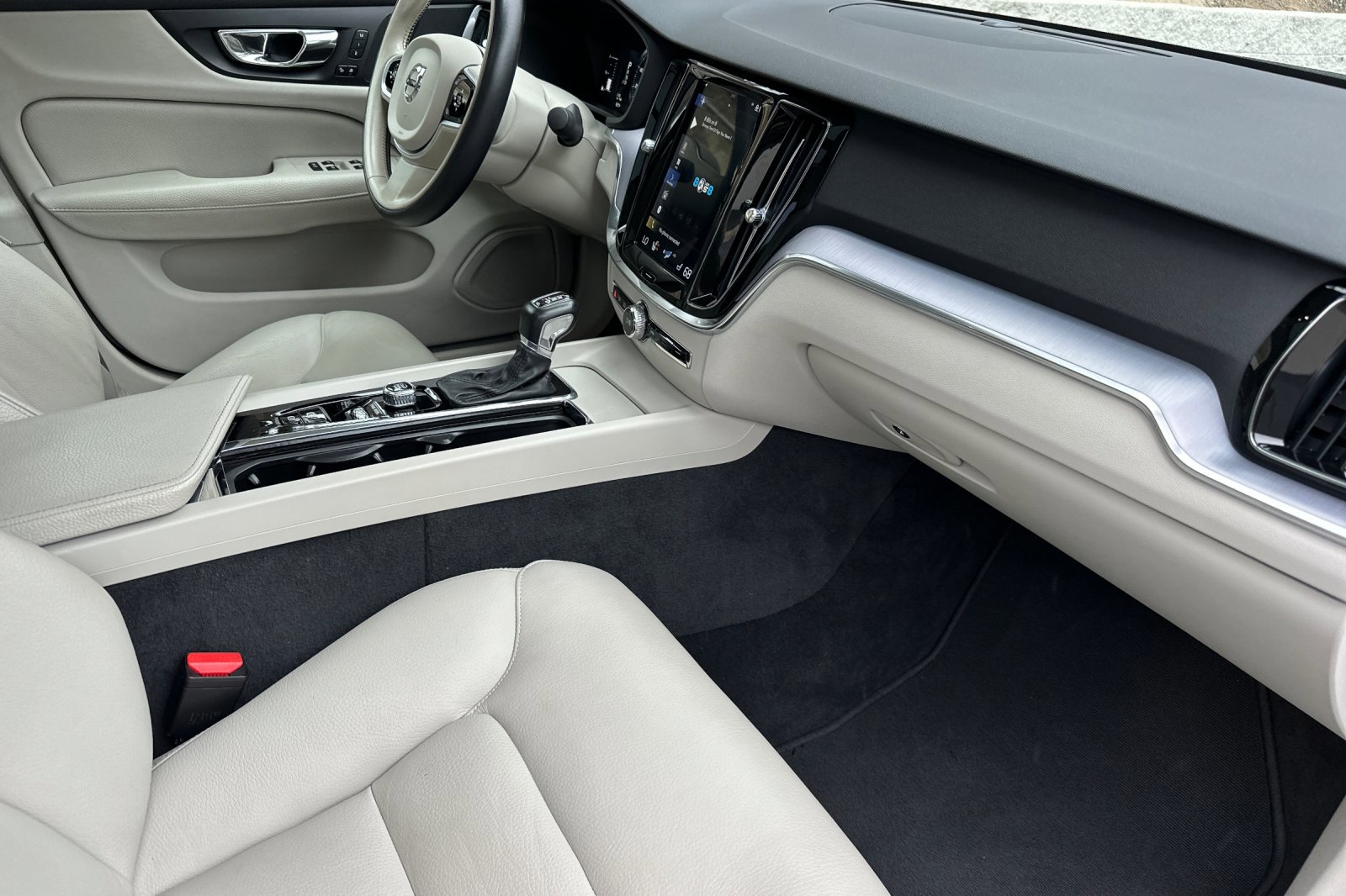 Used 2019 Volvo S60 T5 Momentum w/ Premium Package FWD image 17