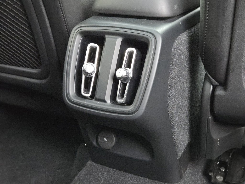 Used 2019 Volvo XC40 T5 R-Design image 37