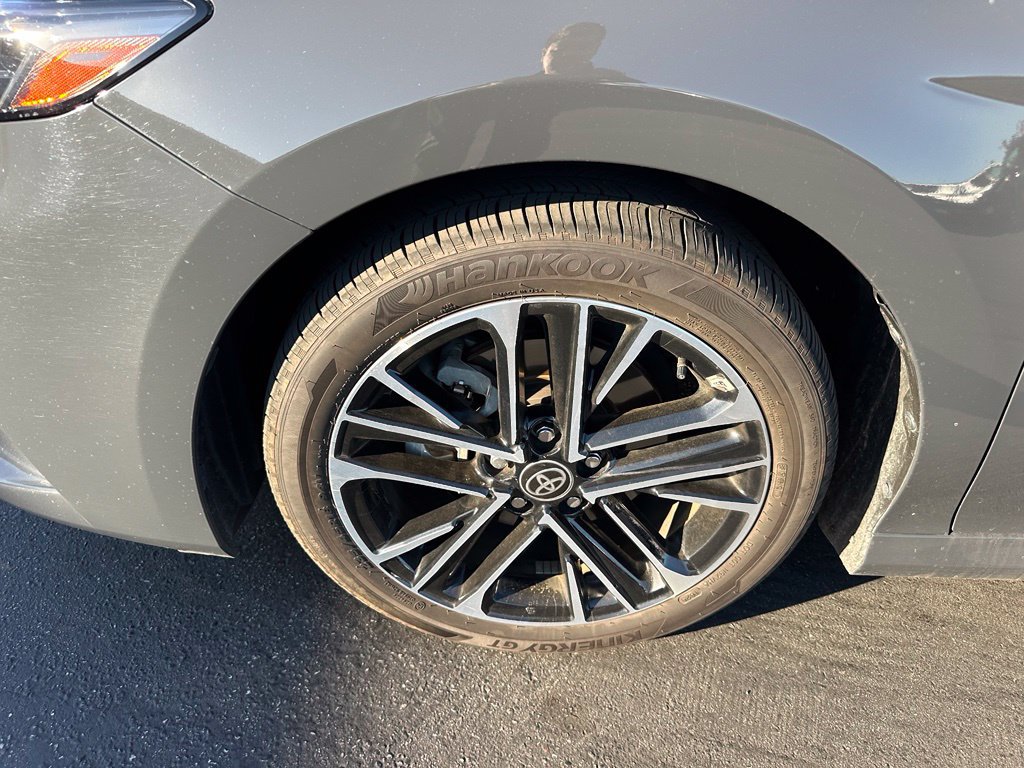 Used 2025 Toyota Camry XLE FWD image 6