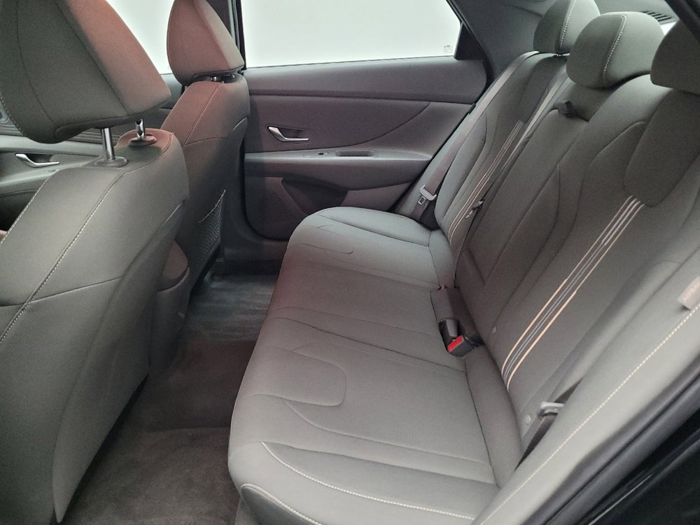 Used 2025 Hyundai Elantra SEL image 18