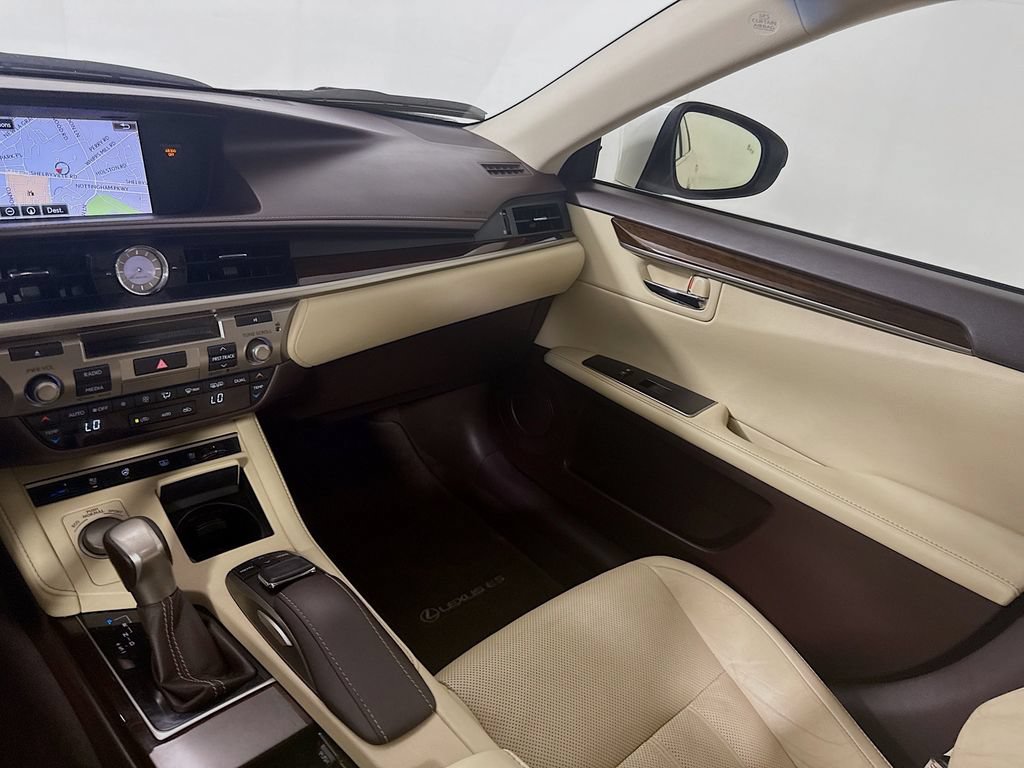 Used 2016 Lexus ES 350 w/ Luxury Package w/Wood Trim FWD image 22