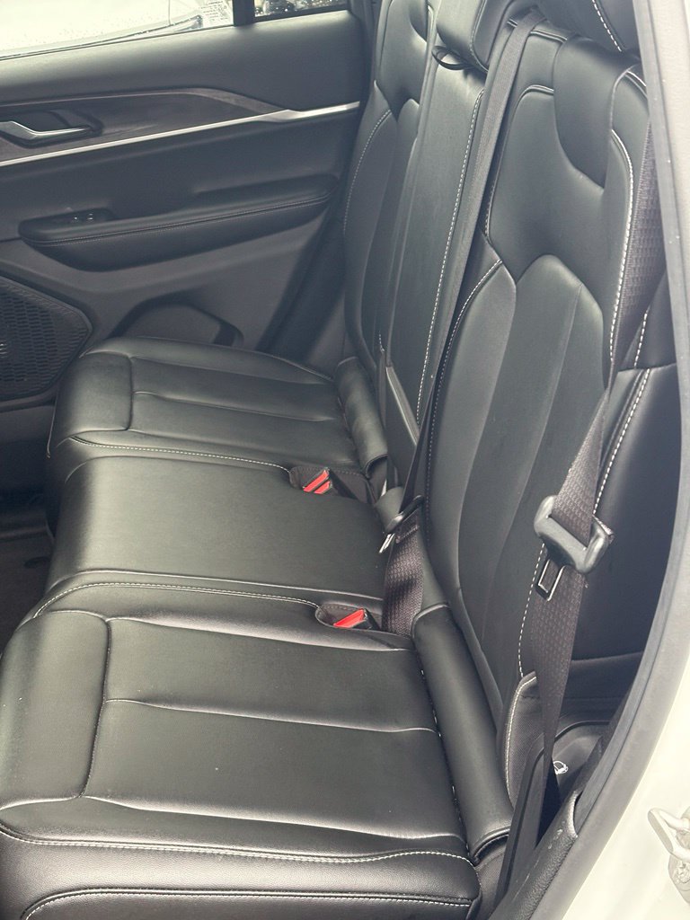 Used 2025 Jeep Grand Cherokee Limited AWD/4WD image 15