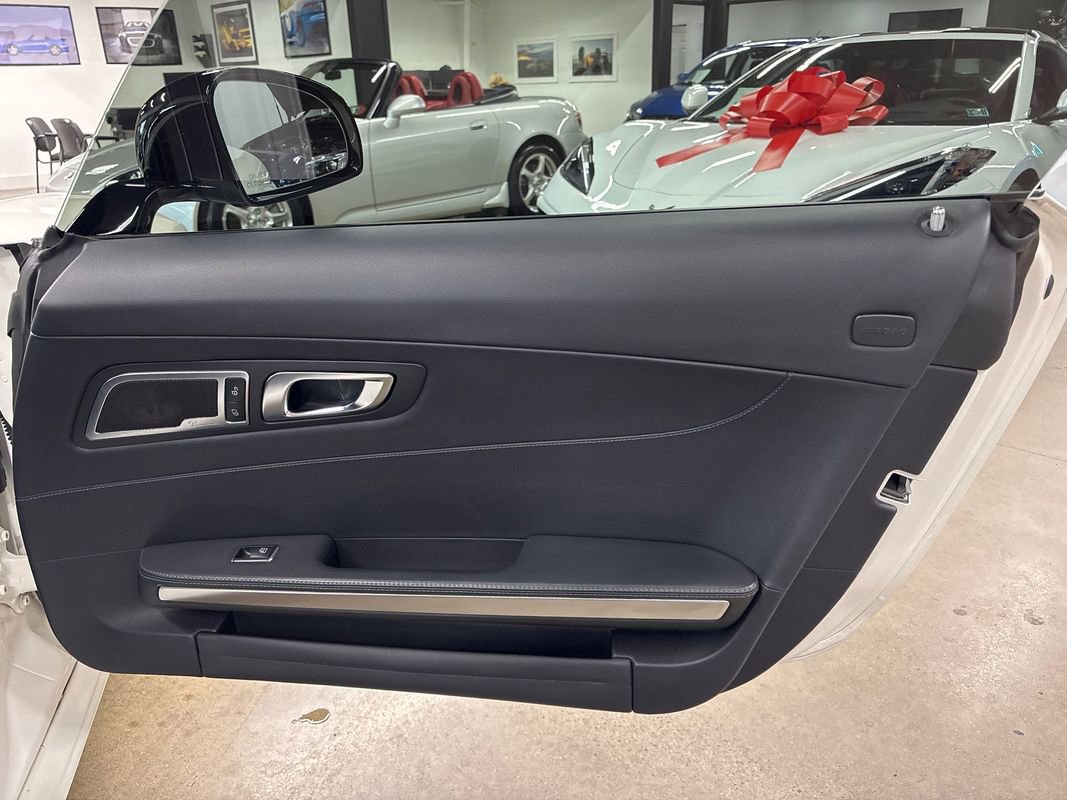 Used 2018 Mercedes-Benz AMG GT Roadster w/ Lane Tracking Package image 39