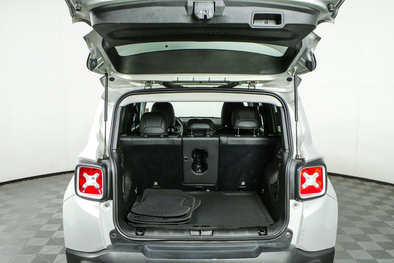 Used 2017 Jeep Renegade Limited AWD/4WD image 28