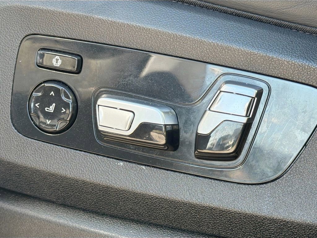 Used 2023 BMW X7 xDrive40i image 25