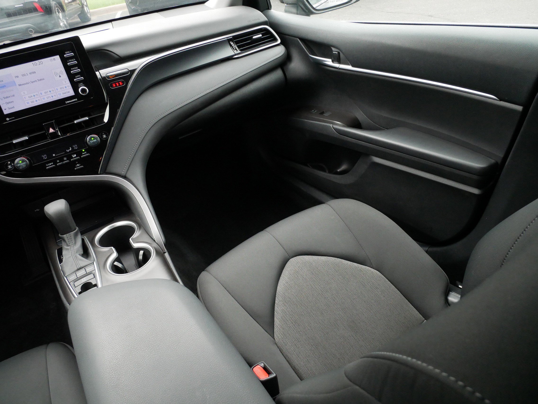Used 2022 Toyota Camry LE AWD/4WD image 11