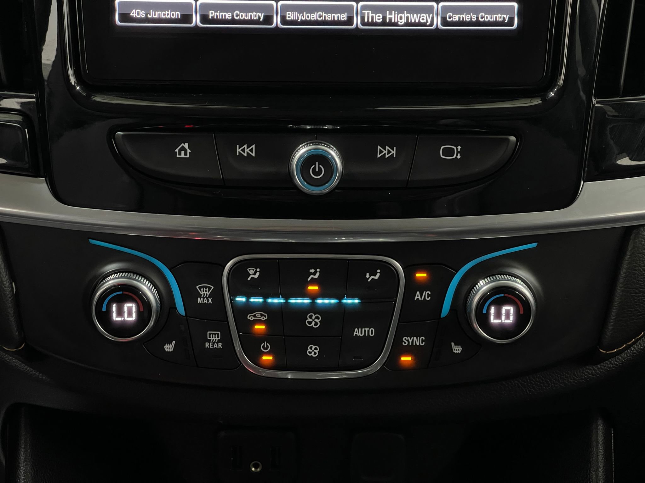 Used 2019 Chevrolet Traverse RS AWD/4WD image 25