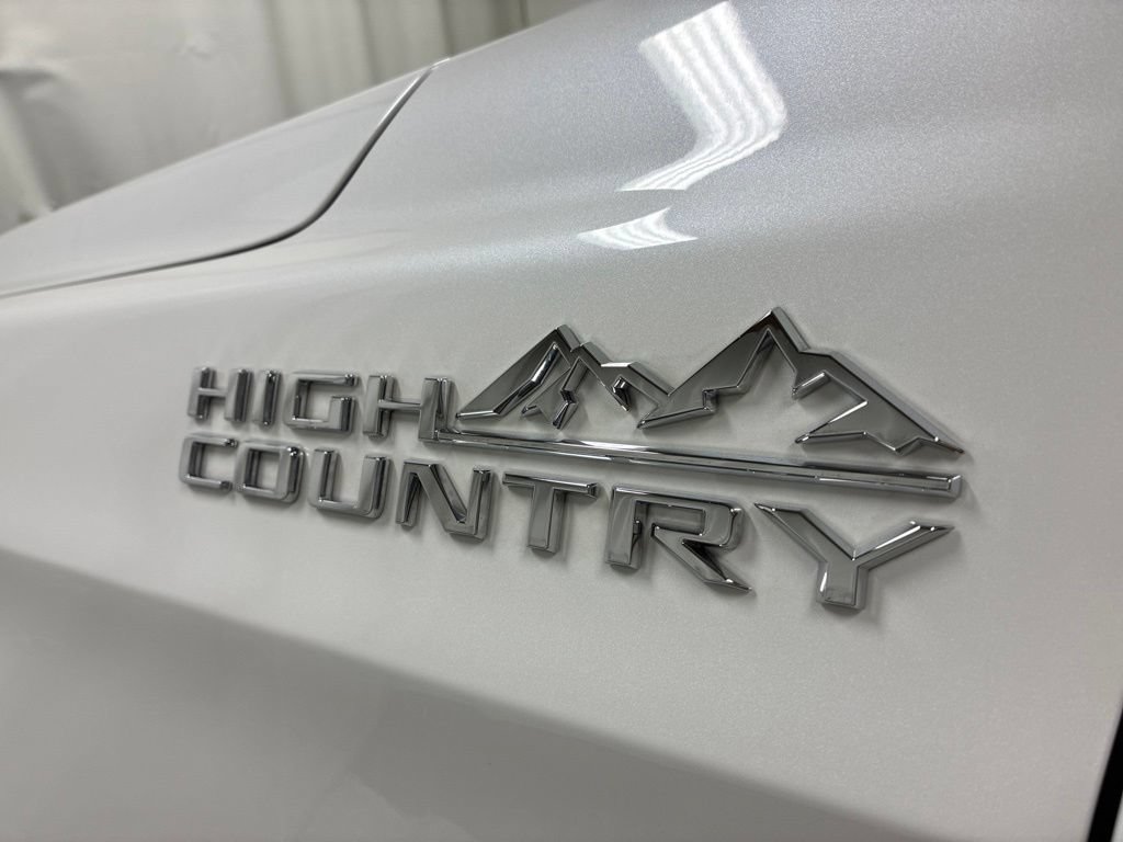 Used 2025 Chevrolet Tahoe High Country AWD/4WD image 36