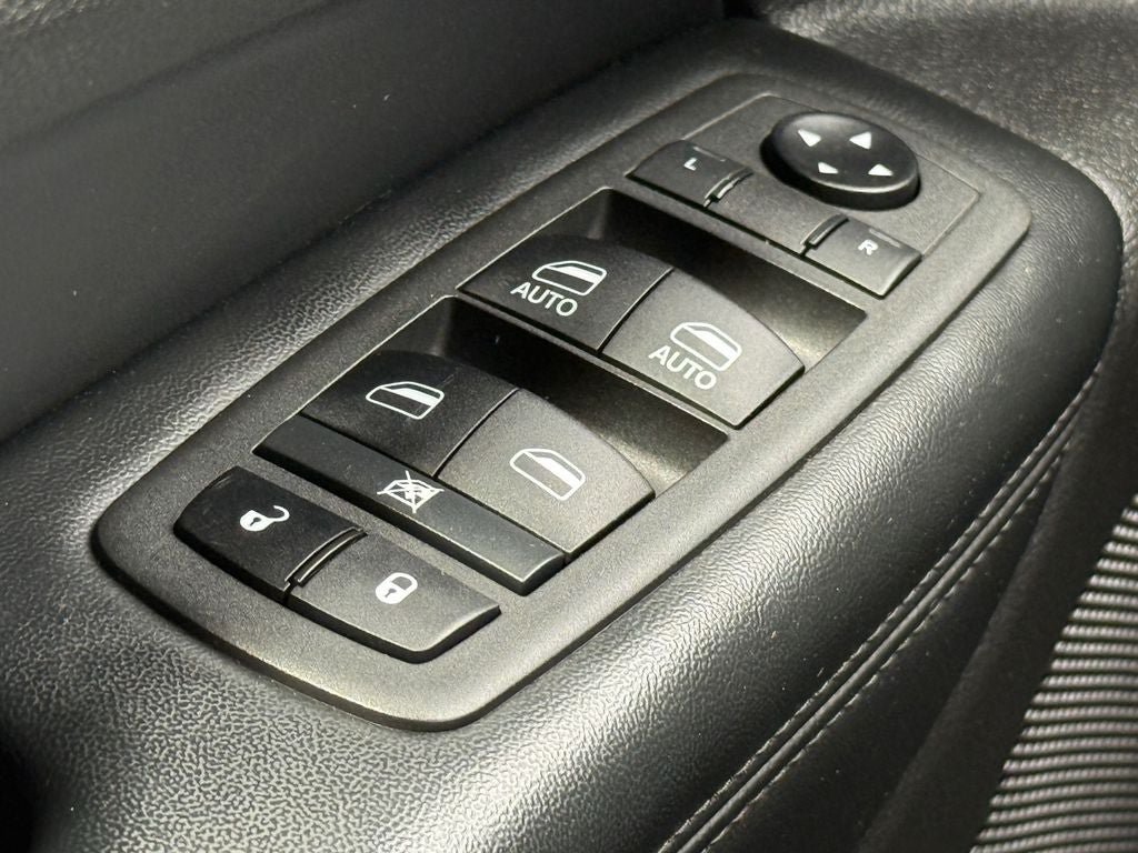 Used 2021 Jeep Grand Cherokee Laredo w/ Security & Convenience Group AWD/4WD image 18