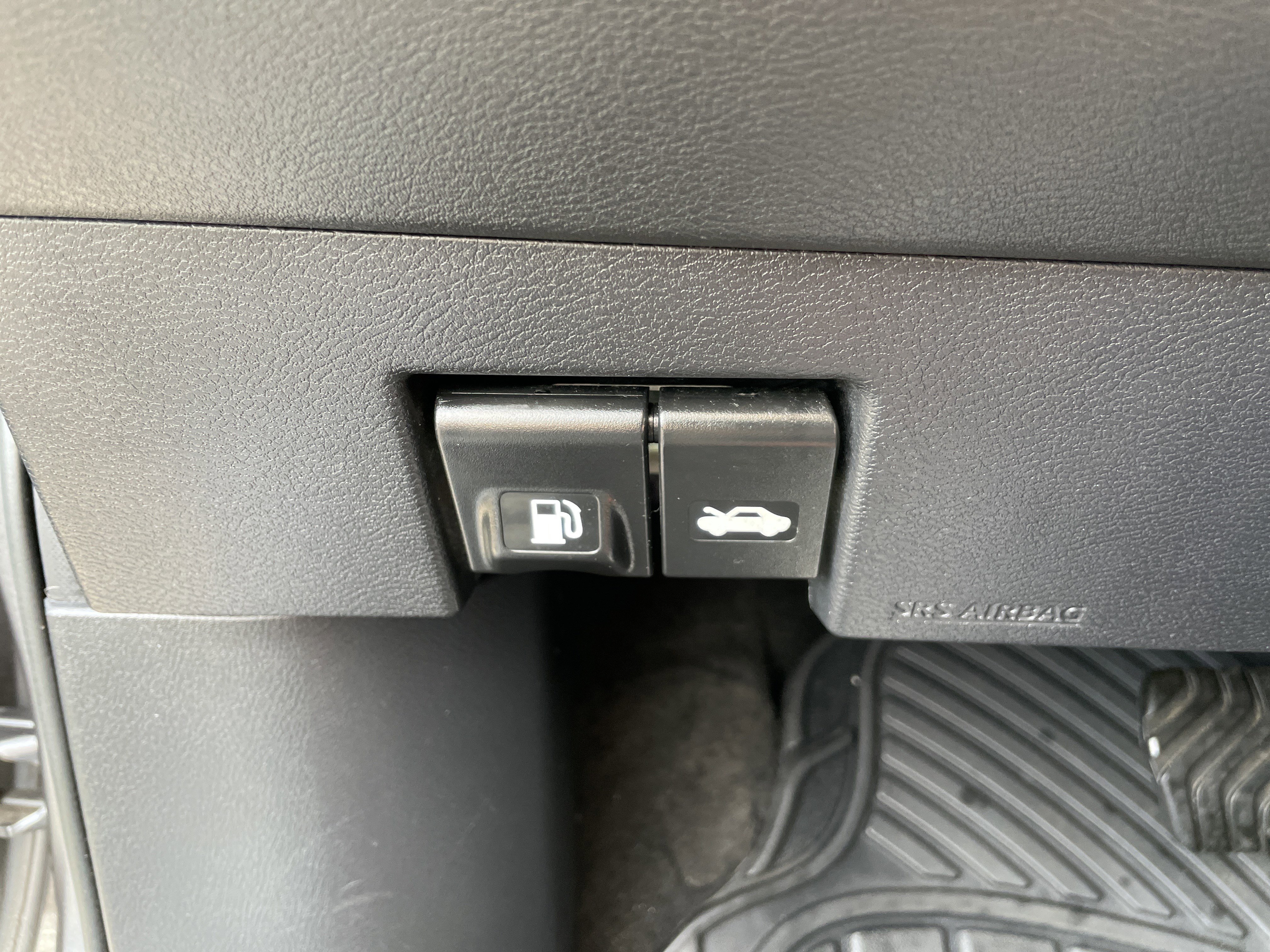 Used 2020 Nissan Versa SR image 37