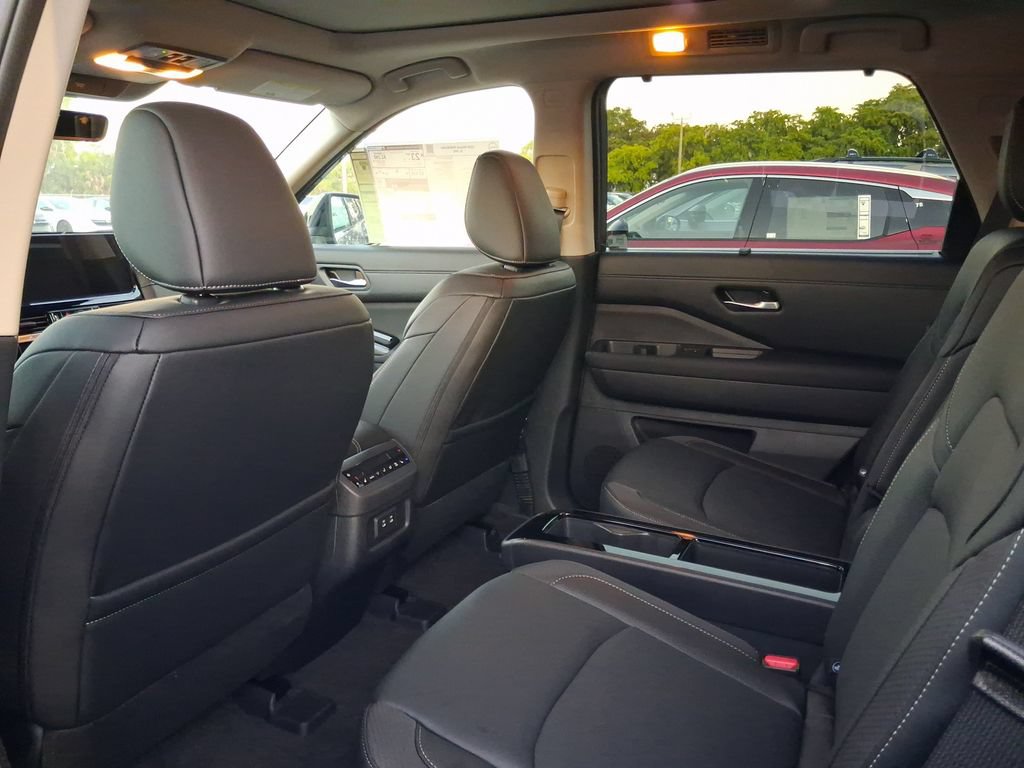New 2026 Nissan Pathfinder SL w/ SL Premium Package FWD image 5