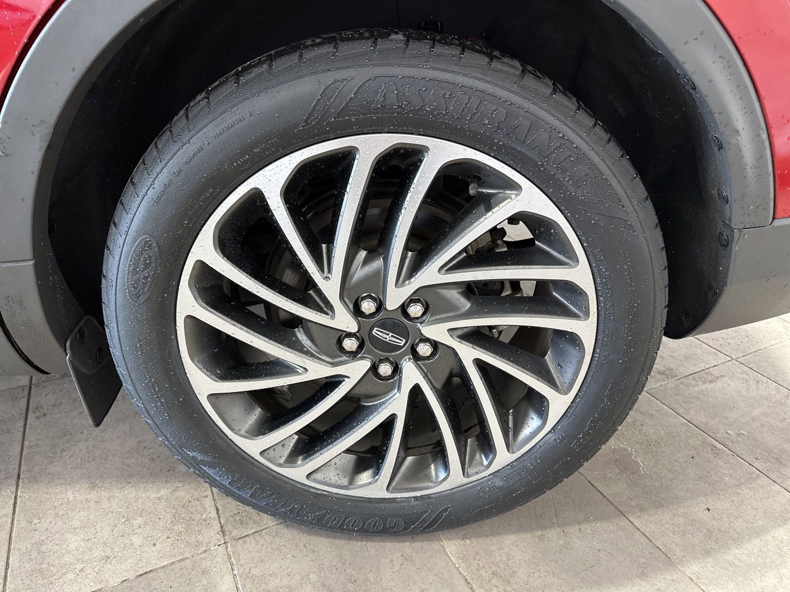 Used 2020 Lincoln Nautilus Reserve image 9