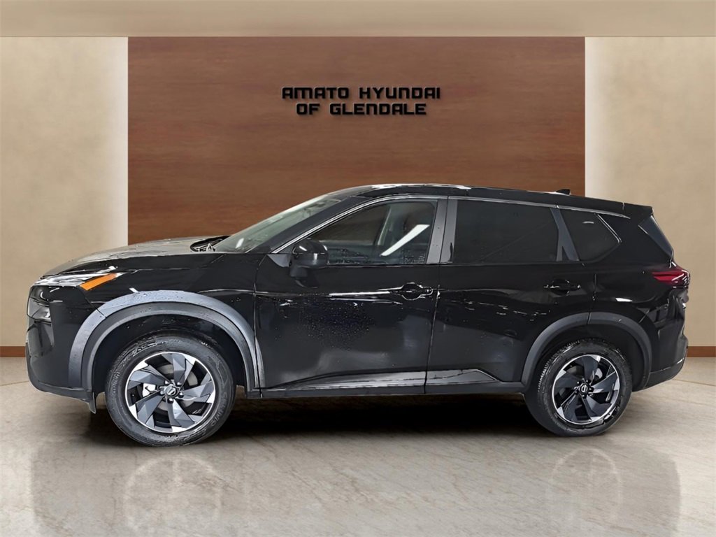 Used 2024 Nissan Rogue SV image 3