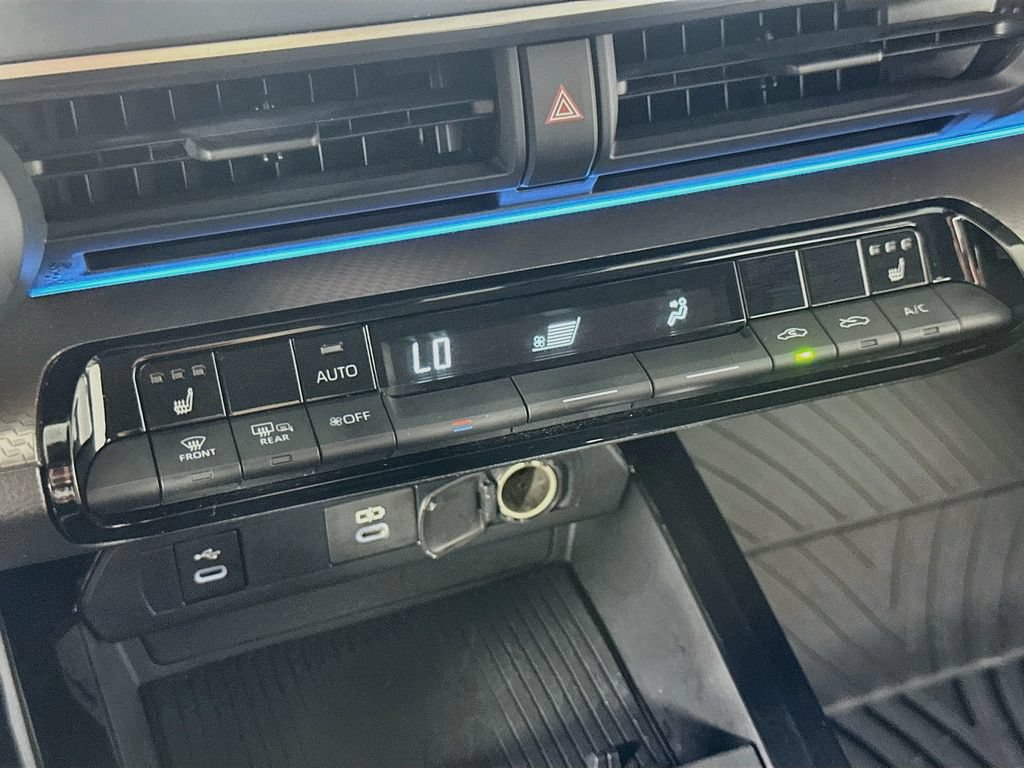Used 2023 Toyota Prius XLE FWD image 28