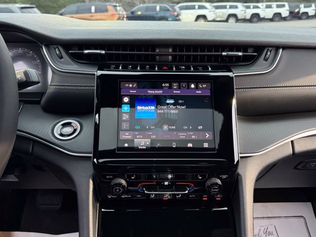 Used 2025 Jeep Grand Cherokee L Altitude RWD image 18