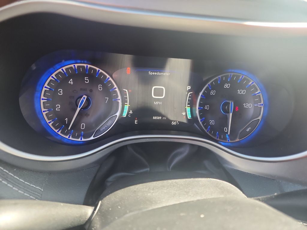 Used 2023 Chrysler Pacifica Touring-L w/ S Appearance Package FWD image 16