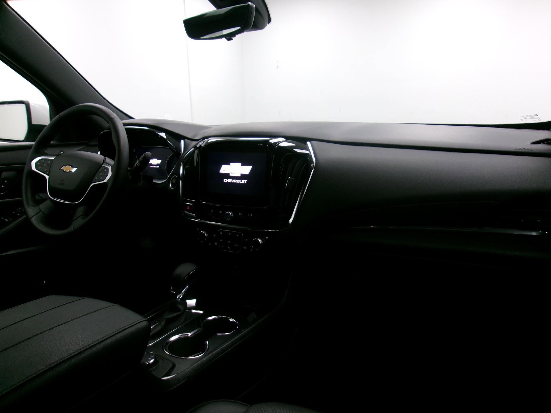 Used 2024 Chevrolet Traverse High Country image 3