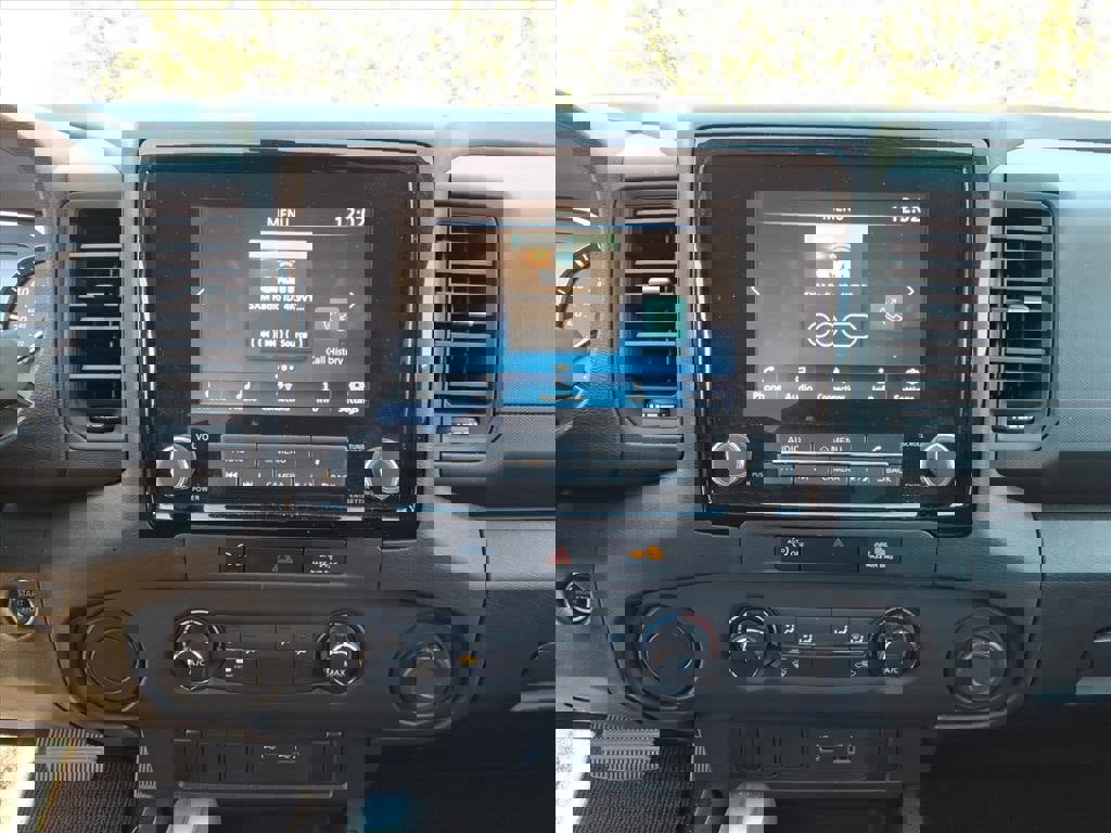 Used 2024 Nissan Frontier S w/ S Utility Package image 9