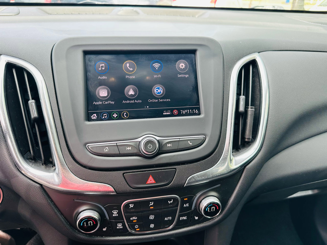 Used 2020 Chevrolet Equinox LT w/ Driver Convenience Package image 15