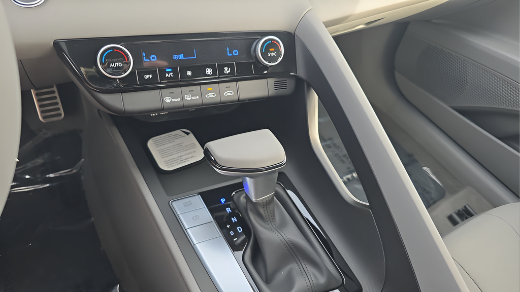 Certified 2026 Hyundai Elantra Sport FWD image 17