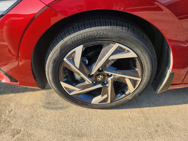 Used 2024 Hyundai Elantra Limited FWD image 9