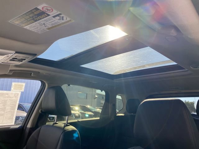 New 2026 Nissan Rogue Platinum image 7