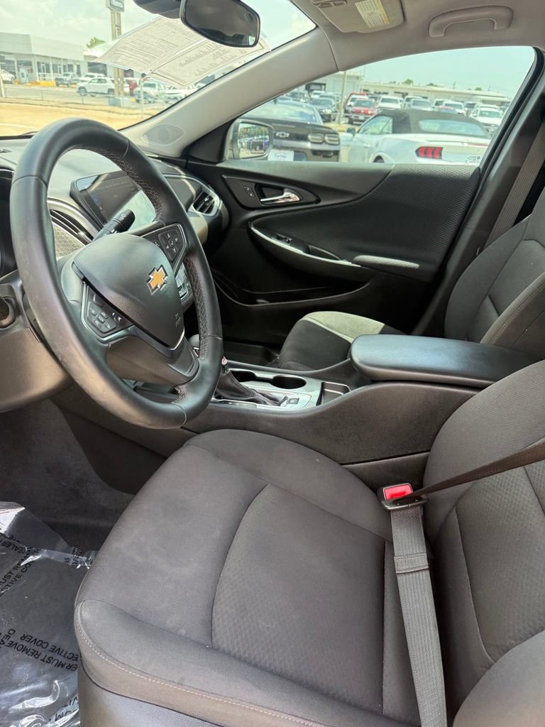 Used 2025 Chevrolet Malibu RS FWD image 11