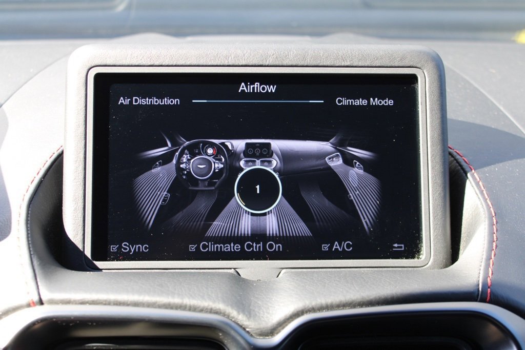 Used 2020 Aston Martin V8 Vantage Coupe image 30