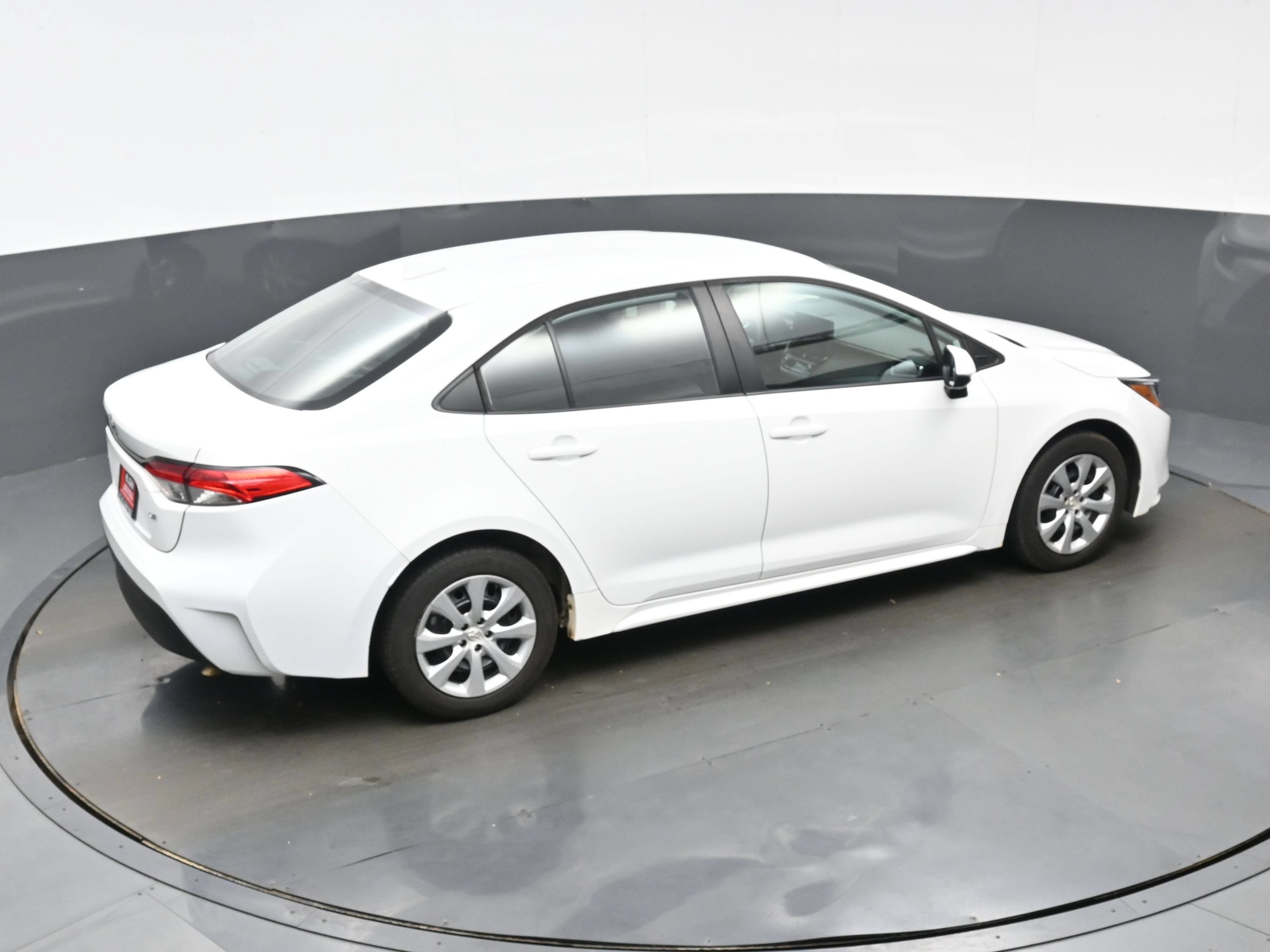 Used 2024 Toyota Corolla LE FWD image 33