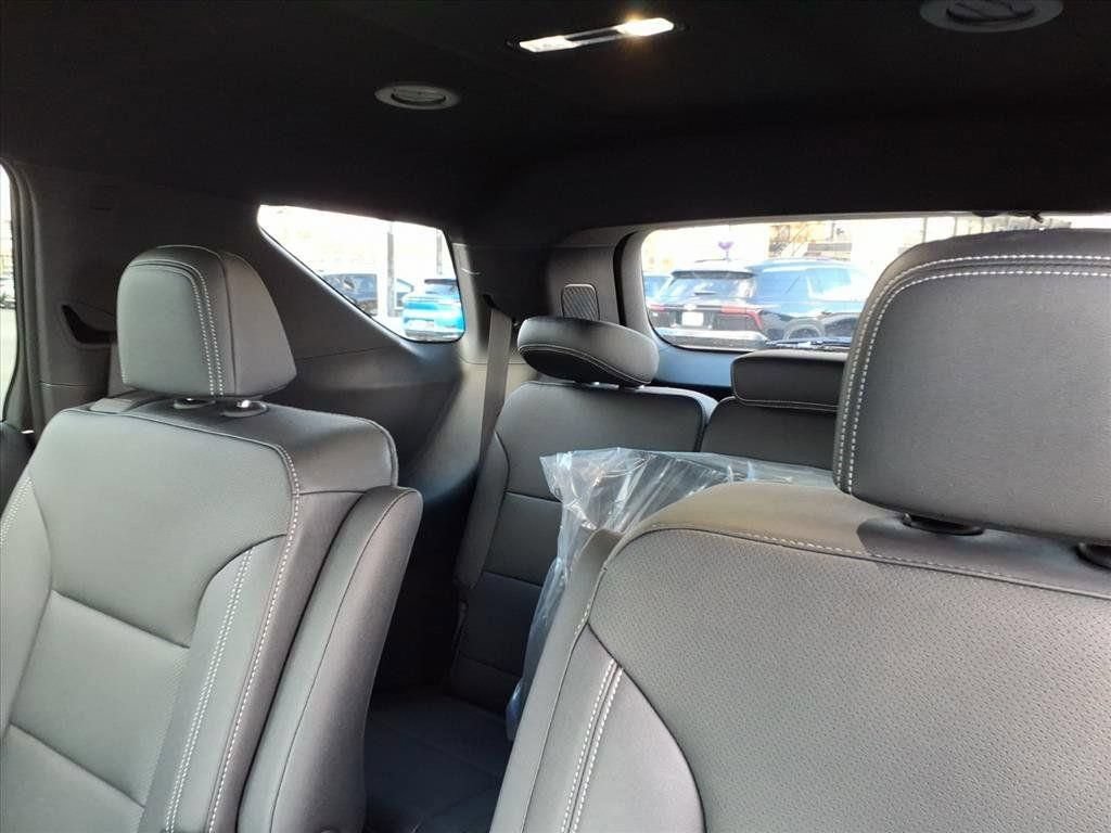 New 2026 Chevrolet Traverse LT w/ LPO, Floor Liner Package FWD image 12