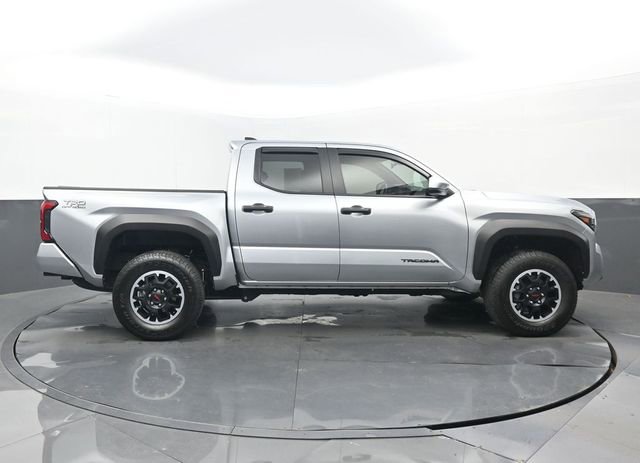 Used 2025 Toyota Tacoma TRD Off-Road AWD/4WD image 2