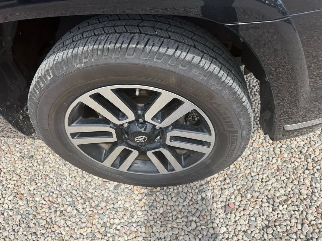 Used 2018 Toyota 4Runner Limited AWD/4WD image 33