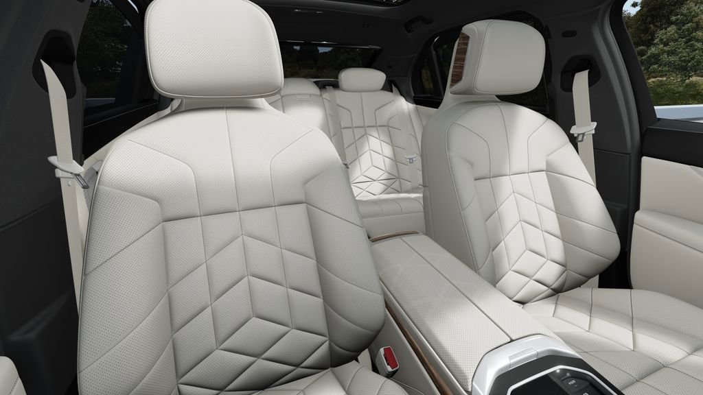 New 2026 BMW 750e xDrive AWD/4WD image 11