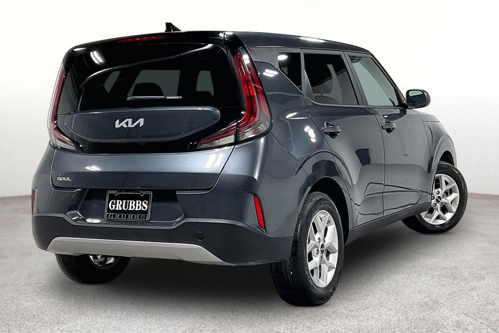 Used 2025 Kia Soul LX w/ LX Technology Package FWD image 2