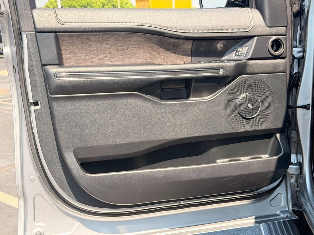 Used 2021 Ford Expedition Limited RWD image 26
