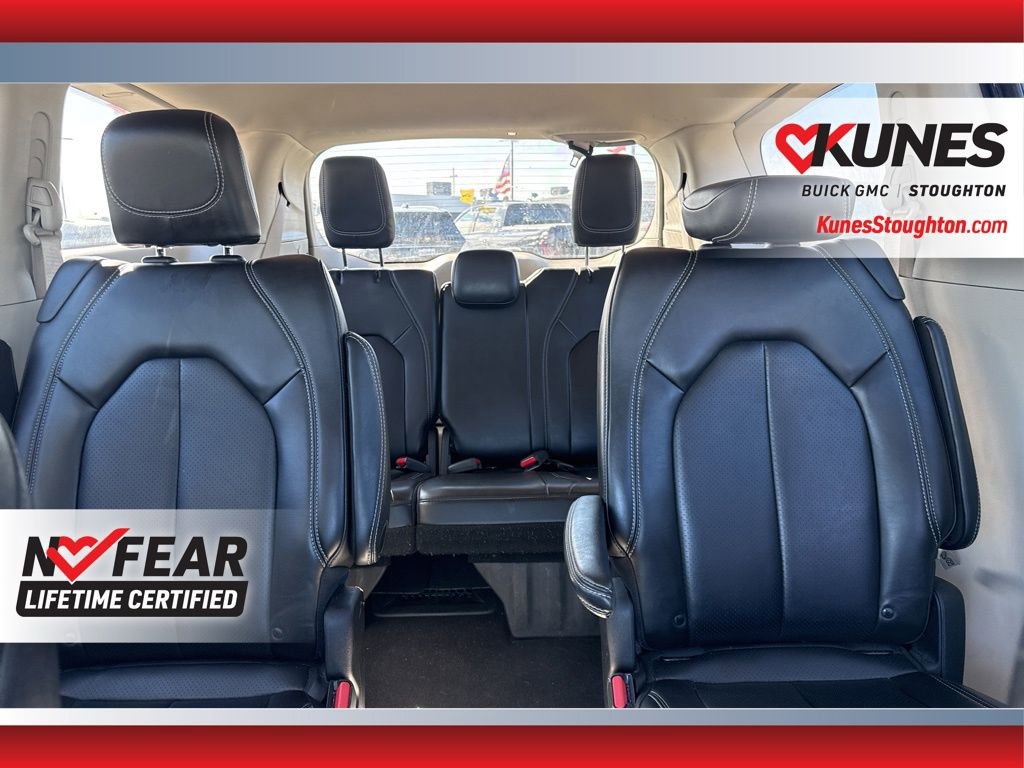 Used 2023 Chrysler Pacifica Touring-L image 35