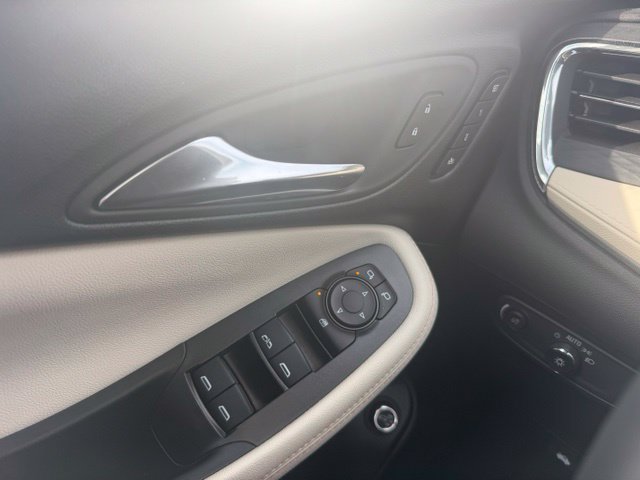 Used 2025 Buick Encore GX Avenir w/ Avenir Technology Package AWD/4WD image 14