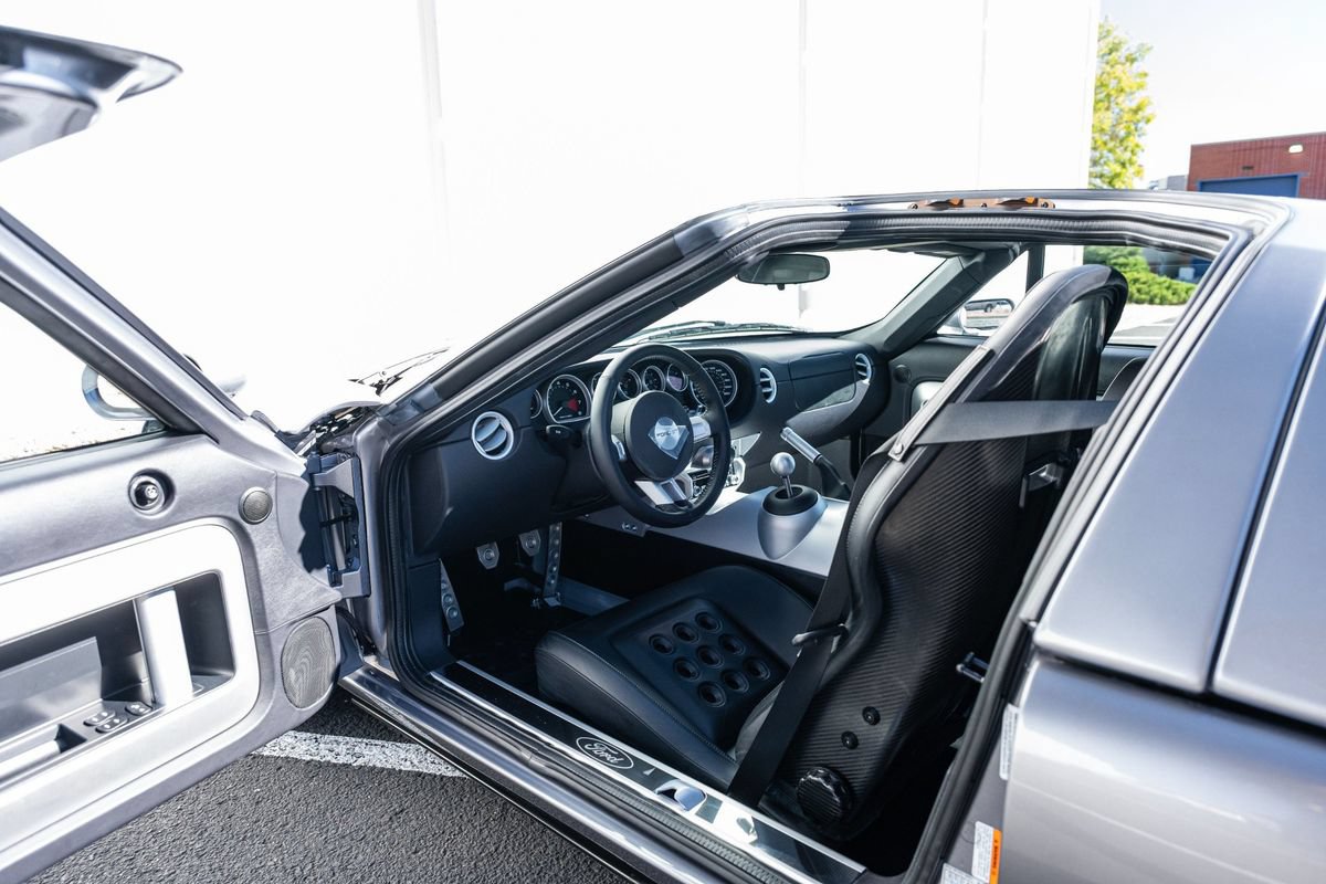 Used 2006 Ford GT RWD image 40