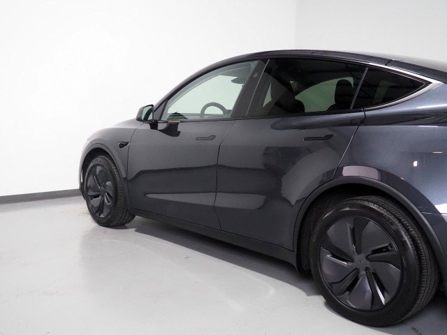 Used 2026 Tesla Model Y Long Range RWD image 60