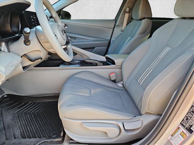 Used 2023 Hyundai Elantra SEL FWD image 15
