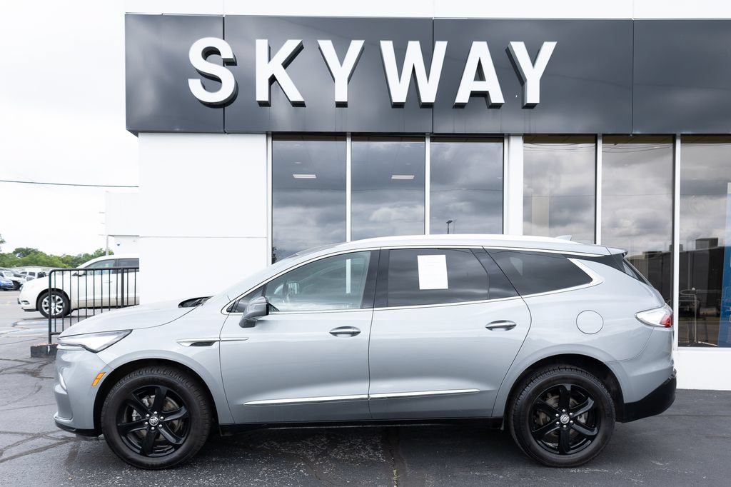 Used 2023 Buick Enclave Essence w/ Sport Touring Edition FWD image 2