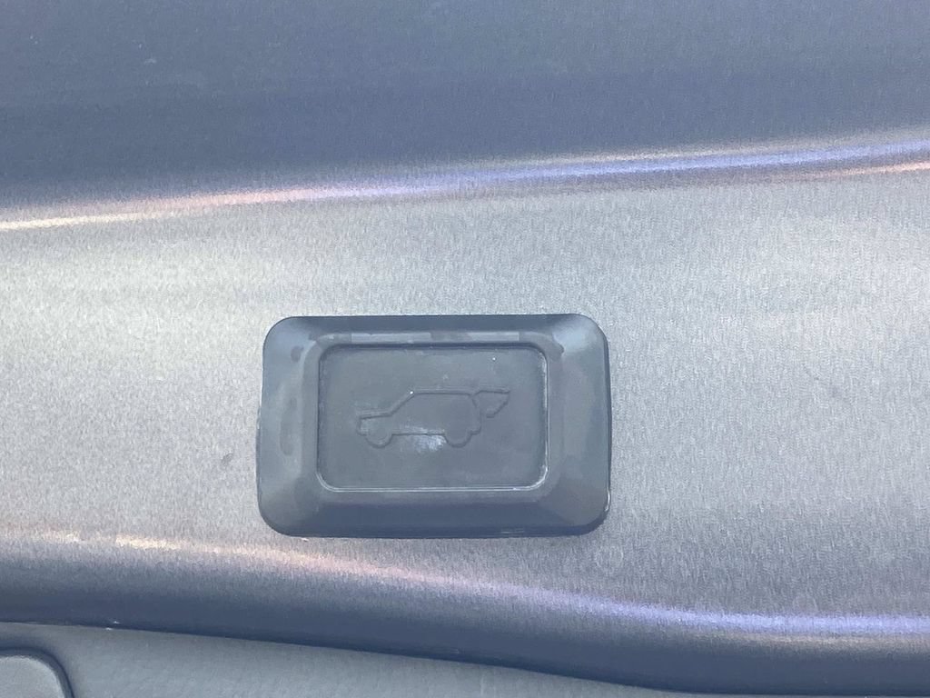 Used 2020 Toyota RAV4 XLE w/ Convenience Package AWD/4WD image 14