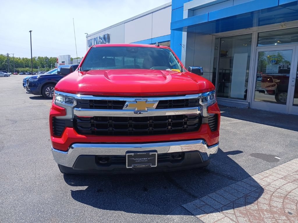 Used 2025 Chevrolet Silverado 1500 LT AWD/4WD image 3