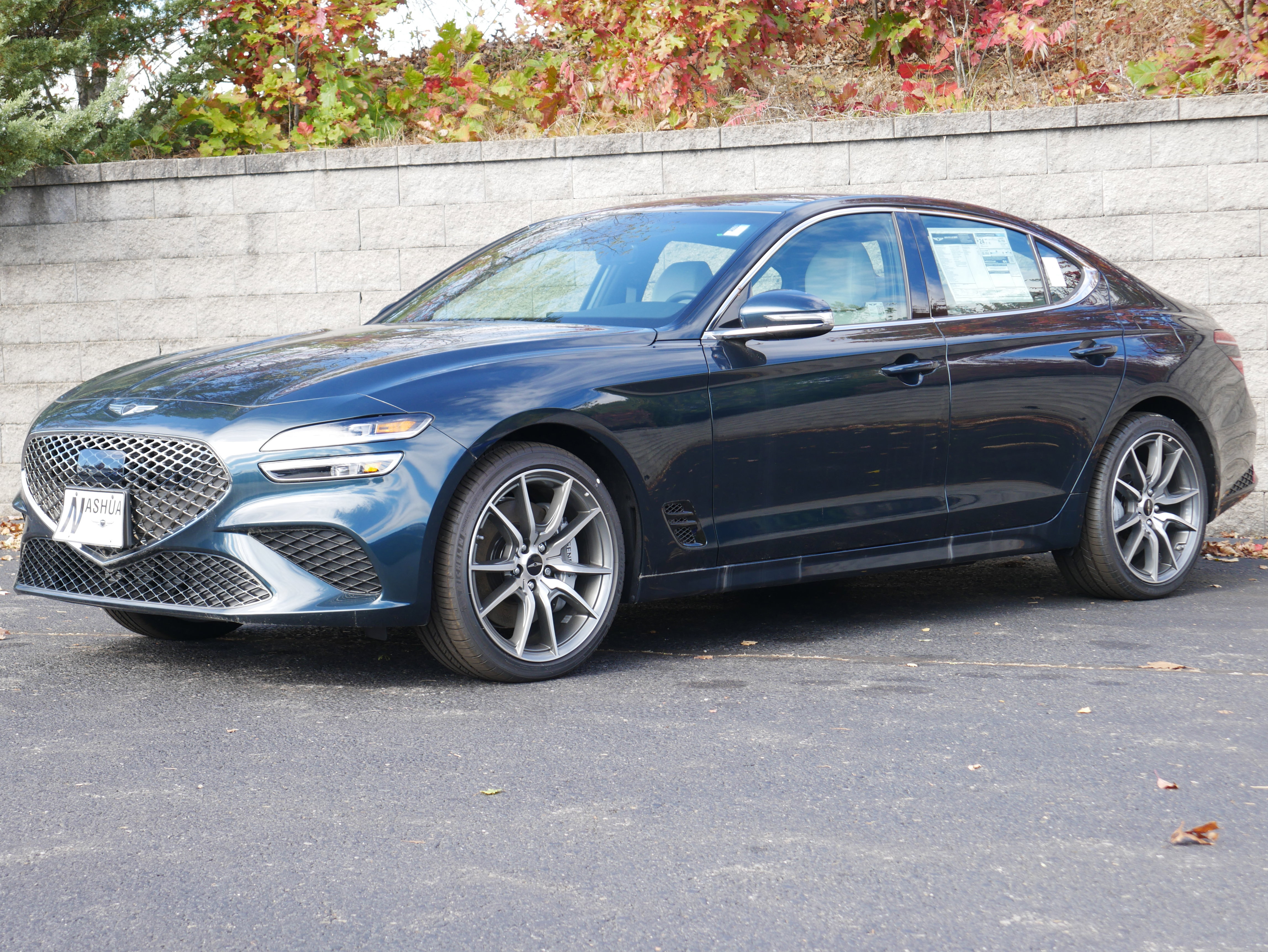 Used 2025 Genesis G70 2.5T image 1