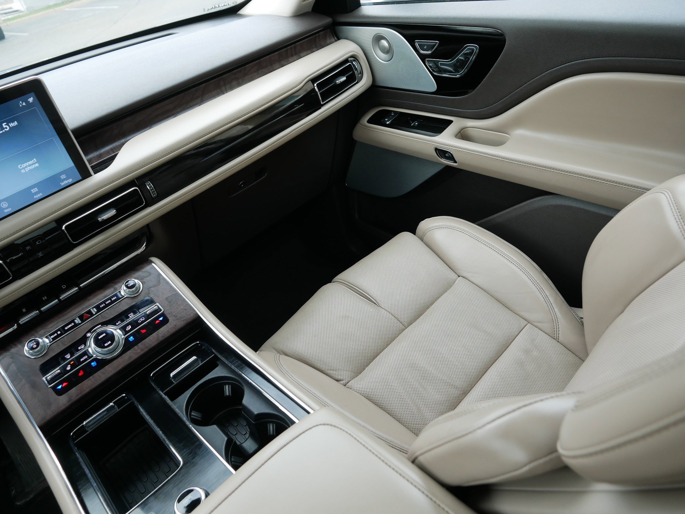 Used 2020 Lincoln Aviator Reserve w/ Equipment Group 202A image 11